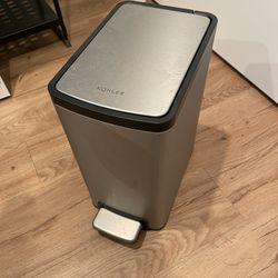 Small Trash can 