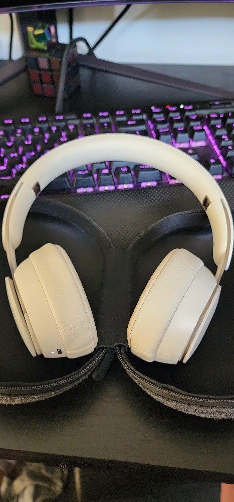 Beats SOLO PRO noise Canceling