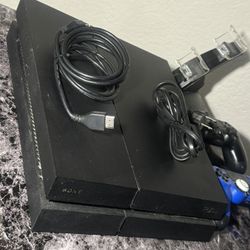 PS4 Console + 2 Controllers + Charging Station & Cables