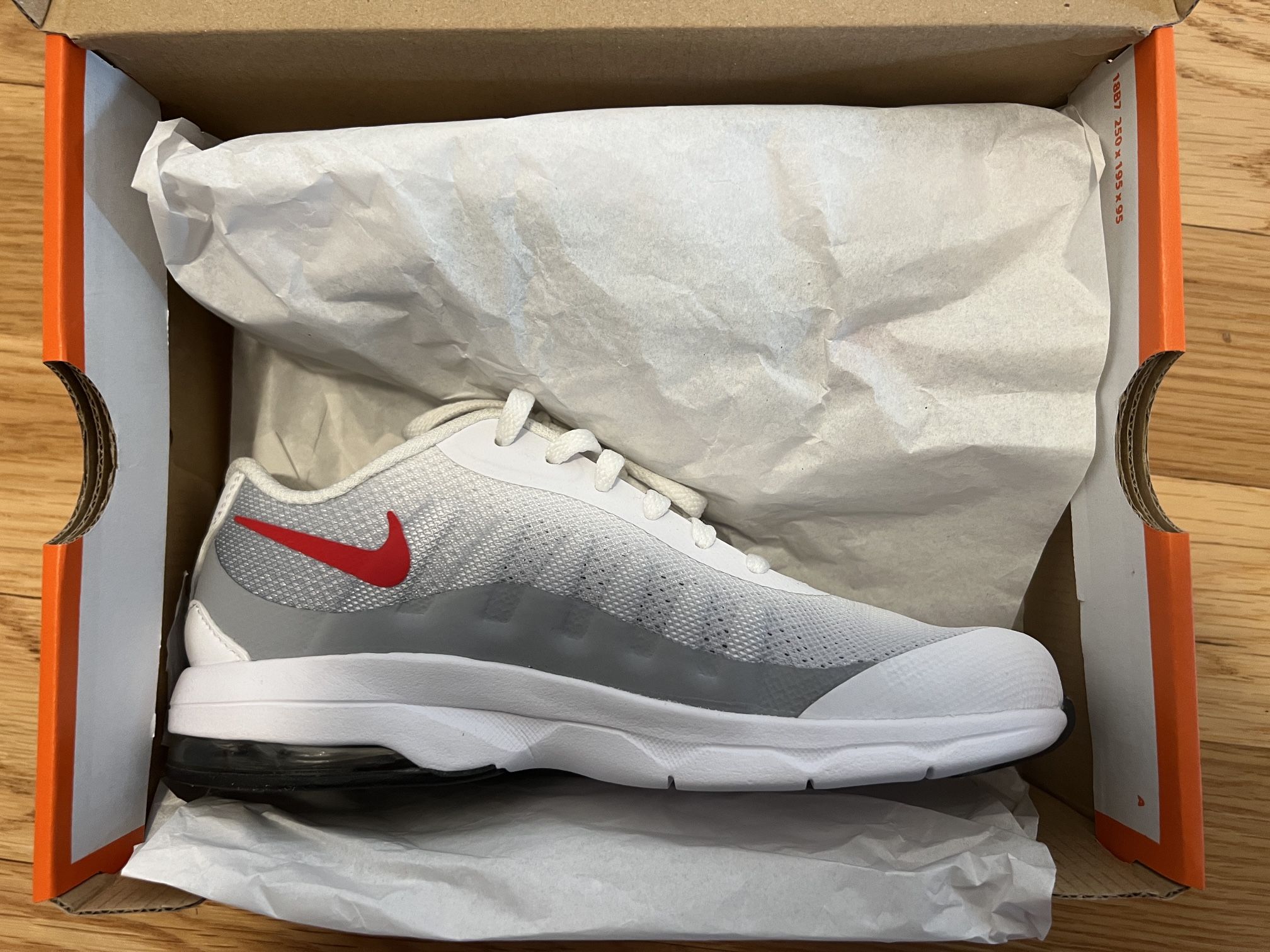 NWB Nike Air Max Invigor Youth Tennis Shoes, Size 2