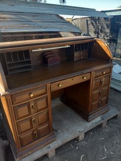 Roll top desk