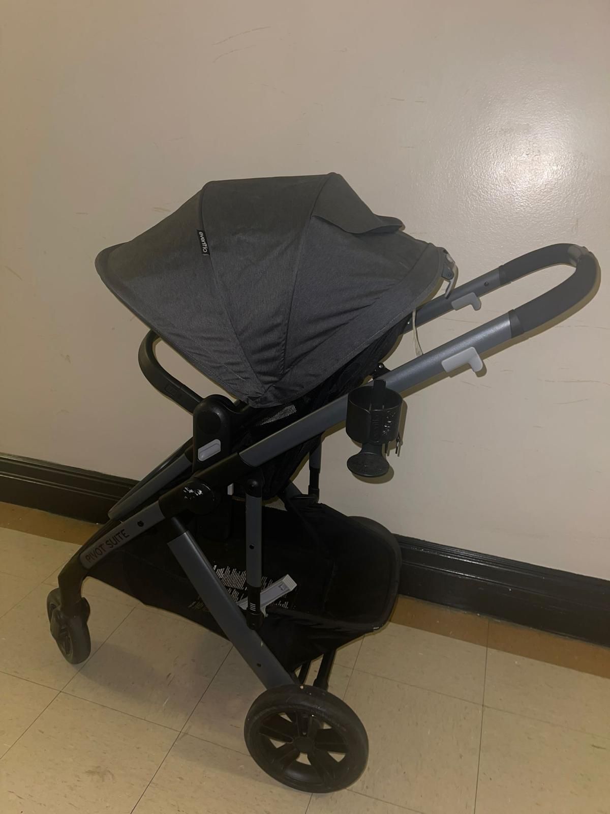 Evenflo stroller Pivot Modular Stroller is the perfect full-size stroller for your needs now and later, by converting to a double! It grows from singl