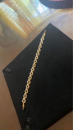 14k Gold (heart shape) bracelet 😱😱😱