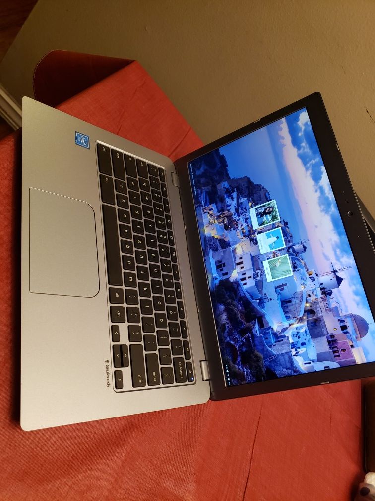 Toshiba laptop ips screen 16 ssd