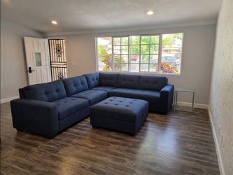 Thomasville Miles Fabric Sectional with Storage Ottoman