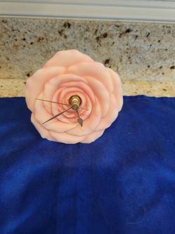 Small "rose clock"  Fresh battery and running. 4"tall
