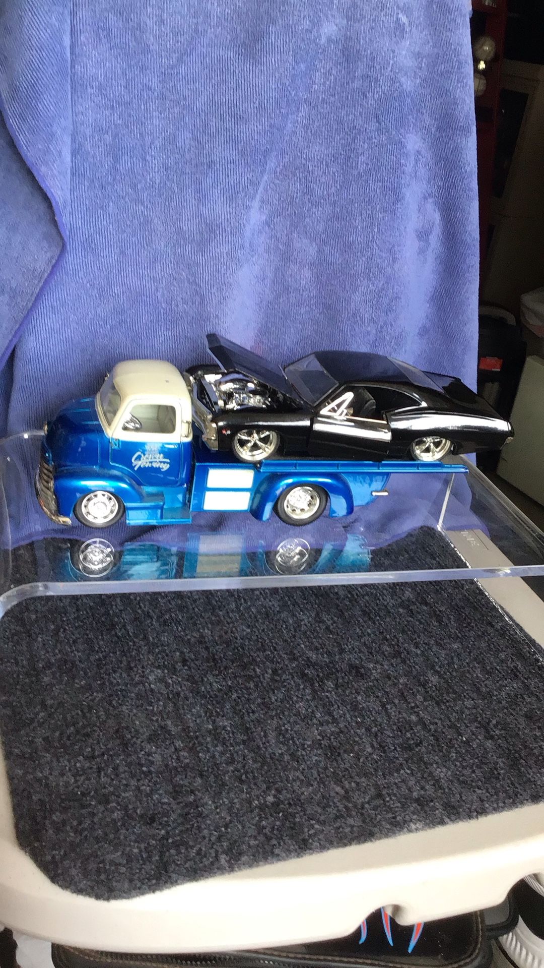 Collectible 1/24 Scale 1967 Chevy Impala SS Hardtop