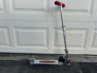 Classic Razor A Kick Scooter - Folding Aluminum (Red/Silver)