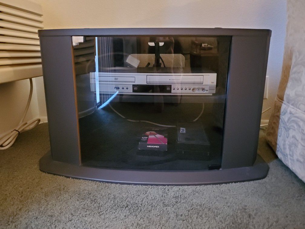Corner unit TV stand