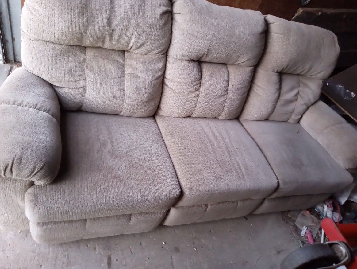 Free Reclining Sofa 