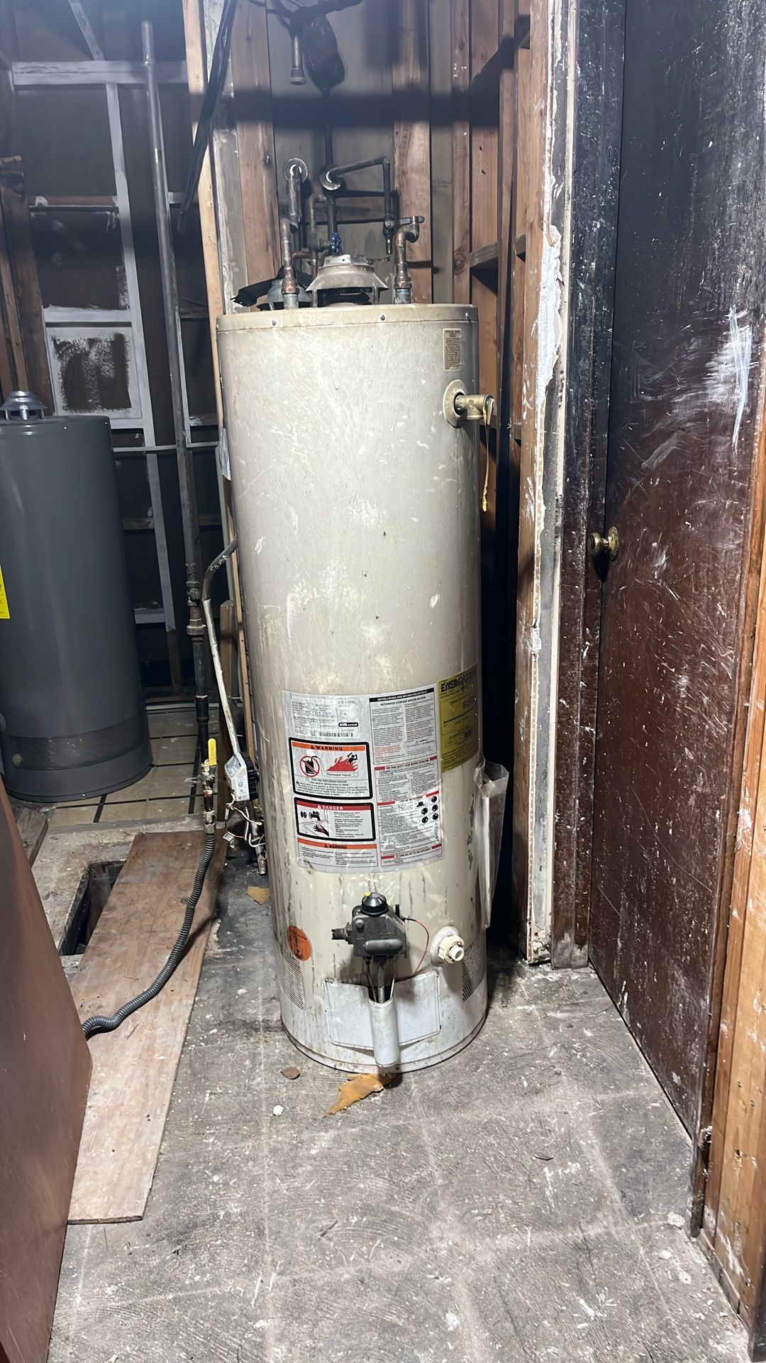 Gas, hot water tank