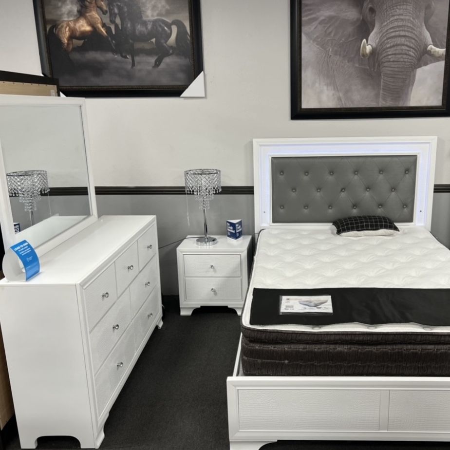 4PC White Queen Bedroom Set w/ LED Lights 🔥SPECIAL🔥