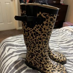 Woman Rain Boots Size 6 , I’m Close To Target Joe Battle 
