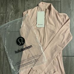 Lululemon size 4 