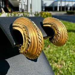 Jewelry 18k hollow yellow gold puffed shell stud clip on earrings