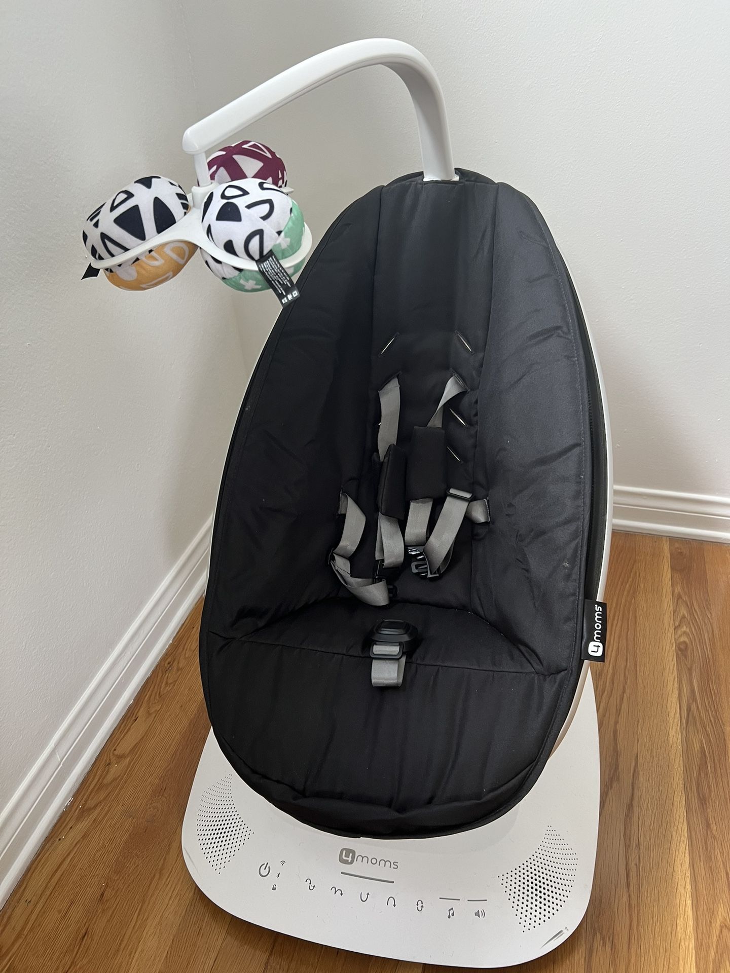 4Moms MamaRoo Multi-Motion Baby Swing, Bluetooth Enabled with 5 Unique Motions, Black