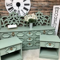 Beautiful Modern Style King Bedroom Set 