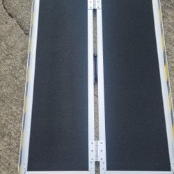 4ft Ramp Wheelchair Ramp with Non-Slip Surface, Foldable