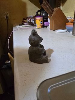 Standing bear, sitting bear figures