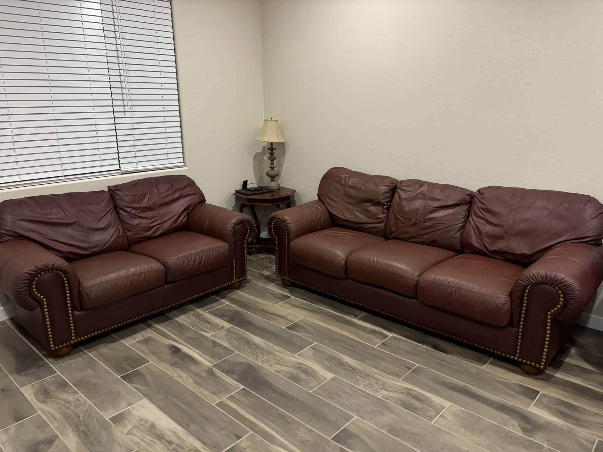 PELLE LEATHER DREXEL HERITAGE NAILHEAD COUCH AND LOVE SEAT!!! GREAT CONDITION!!!