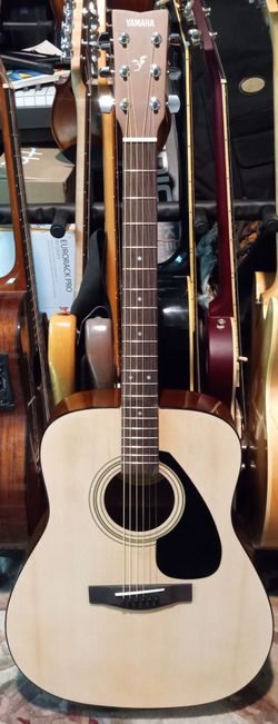 Yamaha Acoustic Guitar