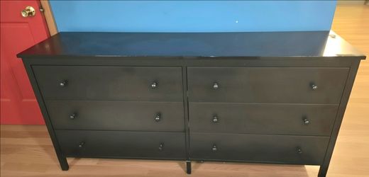 Dresser With 6 drawers