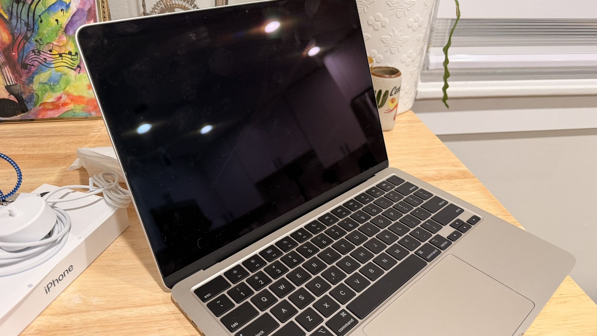 MacBook Air 2022 M2 Model 8gb Ram 256gb SSD Broken Screen