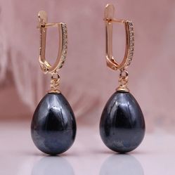 585 Drop Shell Pearl Earrings AB black