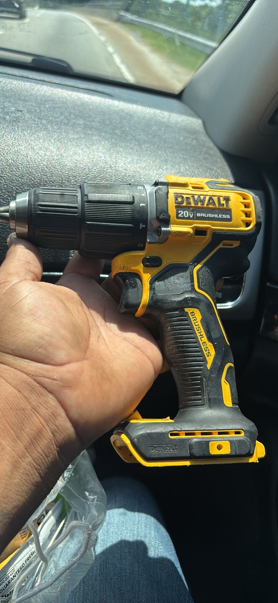 20v Dewalt Drill One Battery And Charger 100