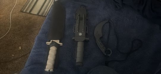Survival knives
