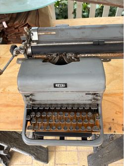 Royal vintage typewriter