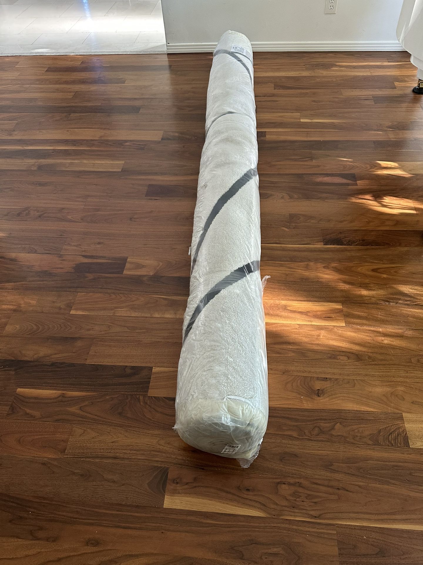 8/10 Brand New Black Snd White Rug