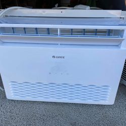 GREE AC UNIT, 12,000 BTU, Barely used, Great condition! First come first serve! Priced Low, to sell quickly!