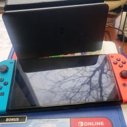 Nintendo Switch With Docking Ststion