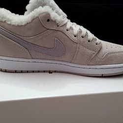 Air Jordan 1 Fleece Size 12w/10.5m