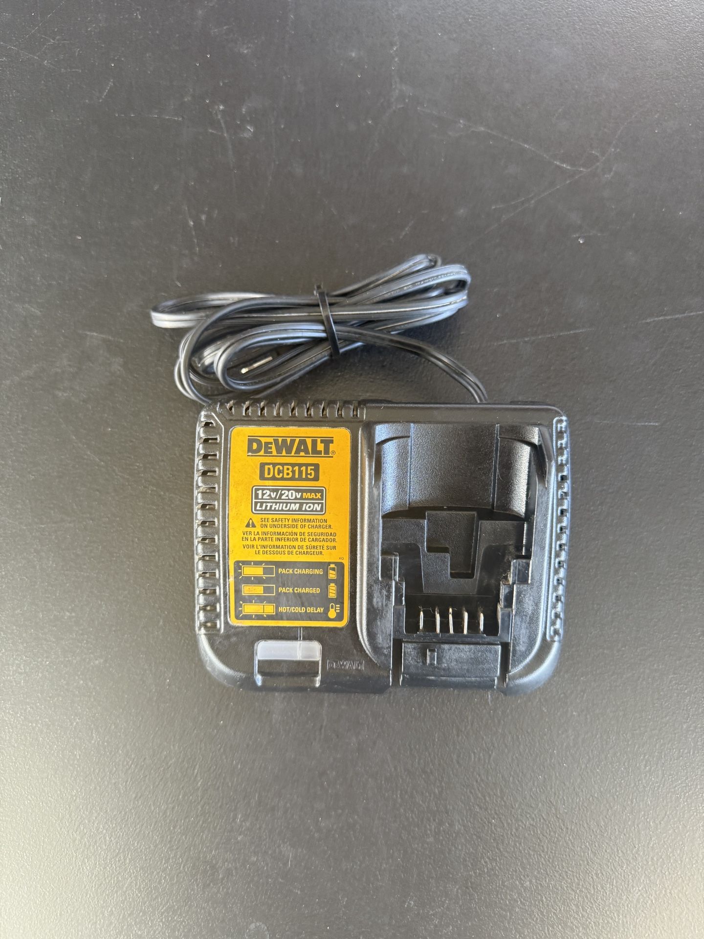 DEWALT 20V MAX* Charger (DCB115)