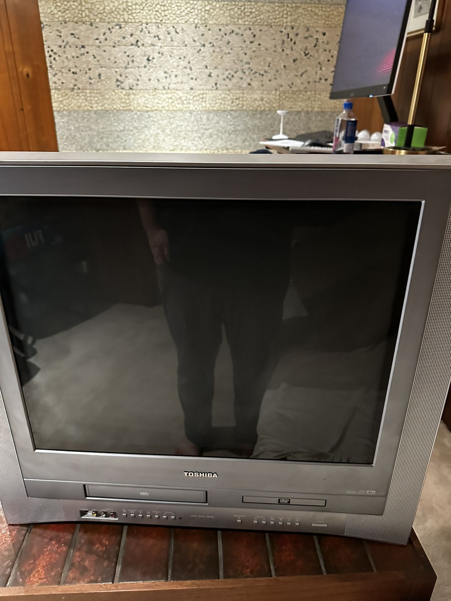 Toshiba Television Old School tv 24 Inches VHS DVD