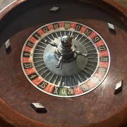 🎲 Vintage Wooden Roulette Wheel + Felt Layout + Play Money – Complete Set | $125