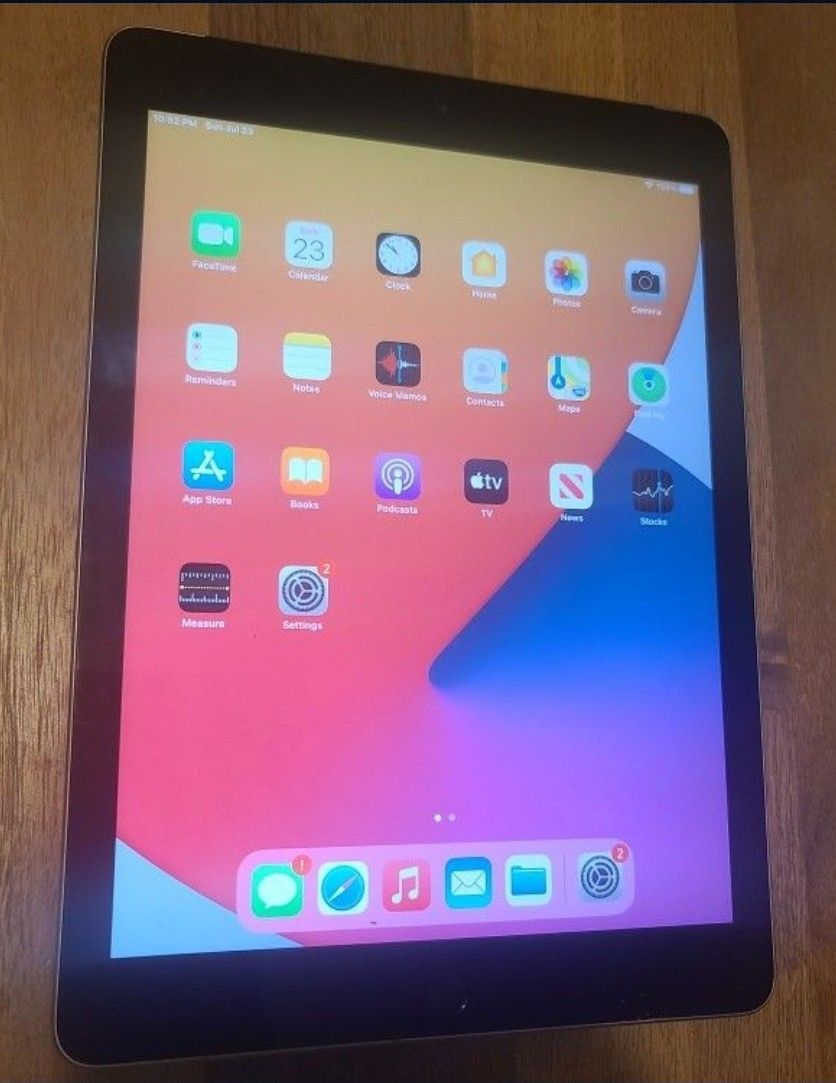iPad 6th Generation WiFi + Cellular Unlocked With Fast Charger