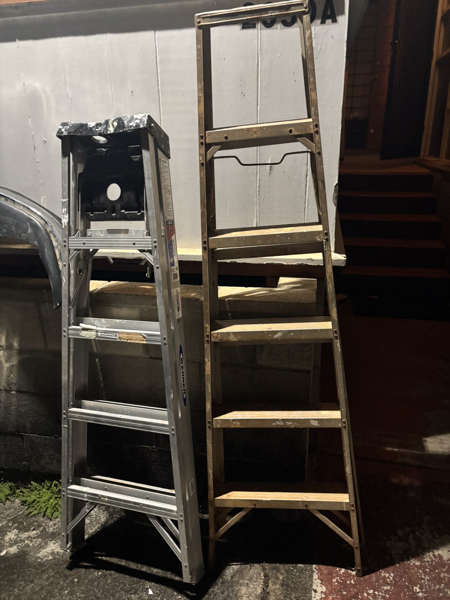 Step Ladder 5 Ft And 6 Ft