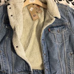 Levis’ Women Sherpa Trucker Jacket XL
