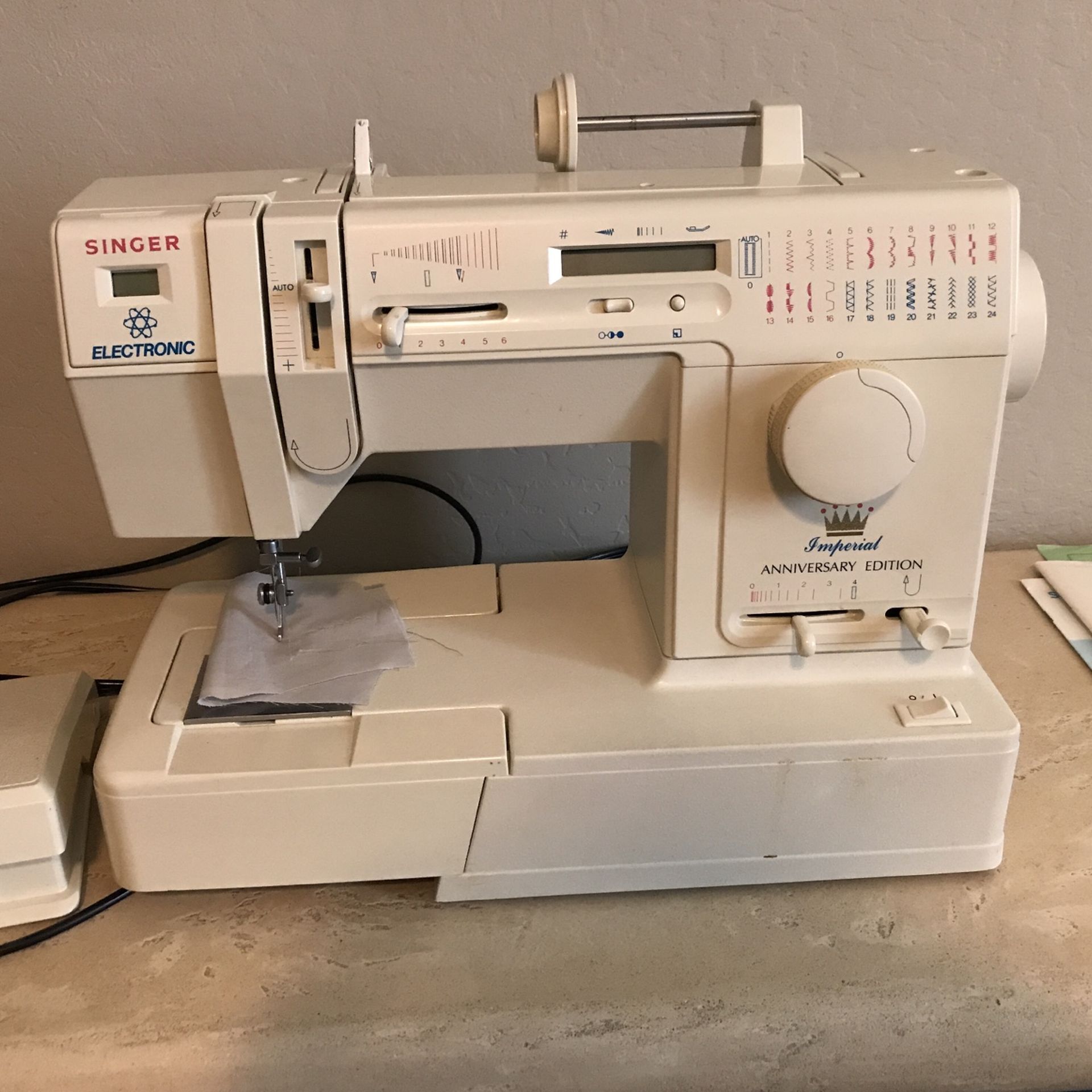 Singer Sewing Machine Model 7050 for Sale in Peoria, AZ OfferUp