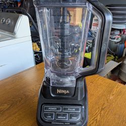 Ninja Professional Blender 1000W – 72 oz Pitcher – Smoothies & More