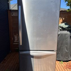 Whirlpool 33” Fridge + Freezer 