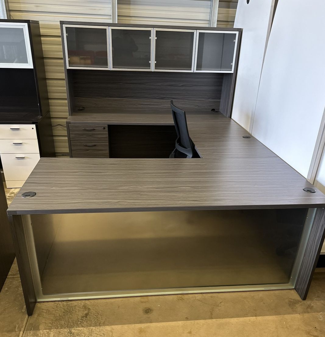 Office Furniture Desk With Glass Modesty 
