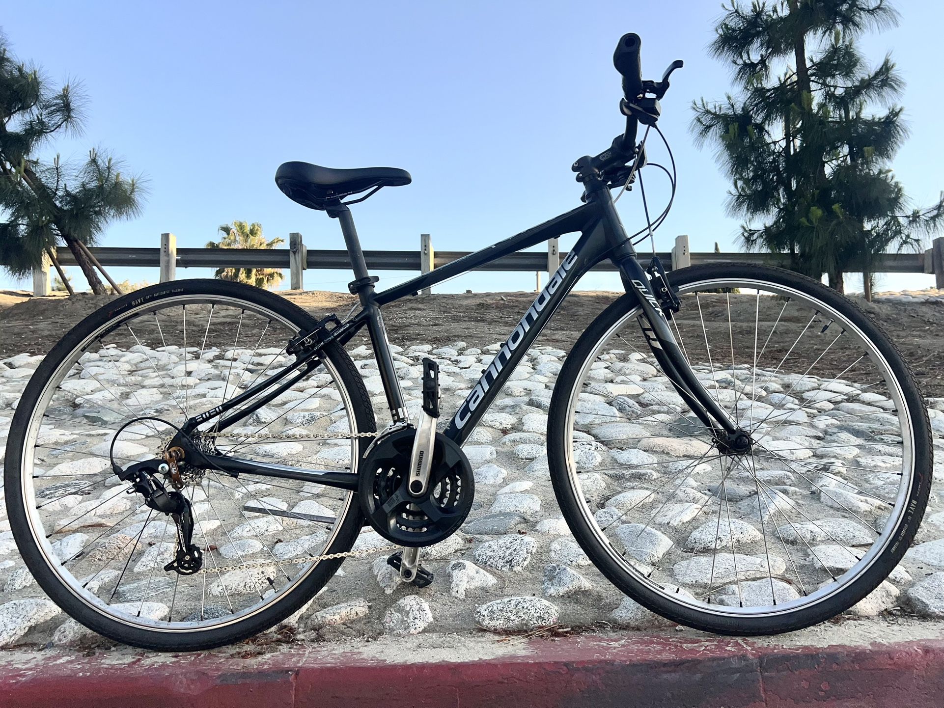 Cannondale Quick 4 Hybrid bike
