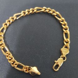 14K Gold Plated stamped Figaro Bracelet Unisex 8 1/2 Life Time Guarantee 