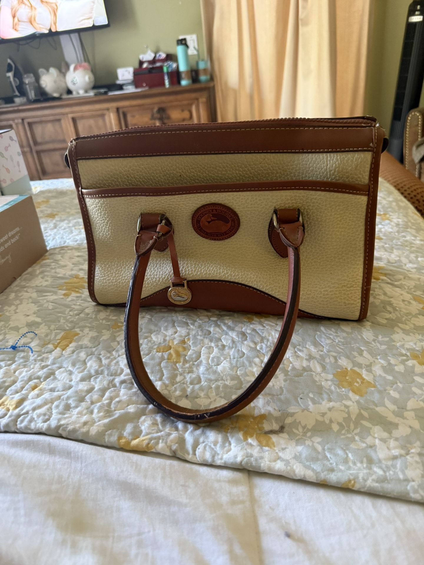 Vintage Dooney & Bourke bag Dooney & Bourke * *
Vintage Dooney & Bourke bag Dooney & Bourke