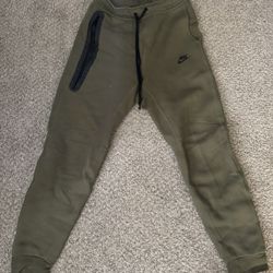Nike tech (Green and black)