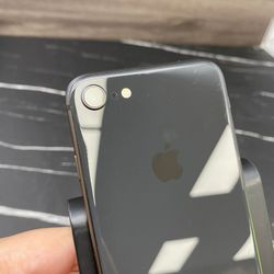 iPhone 8 64gb Unlocked ID: 13401